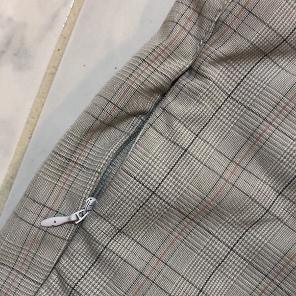 Hurley men’s plaid cream / grey shorts. Perfect for golf or the beach! EUC! - Picture 5 of 7